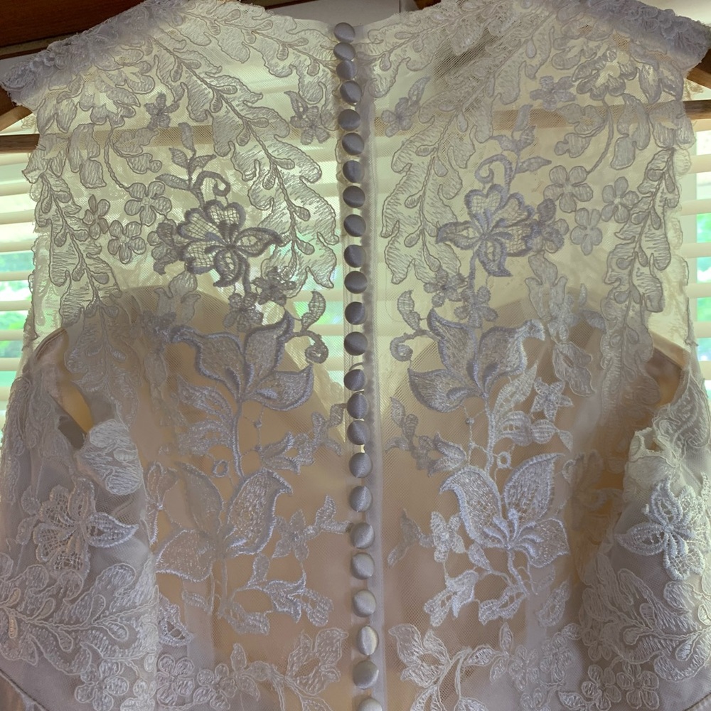 Wedding dress. Size US 10. - Picture 7 of 14